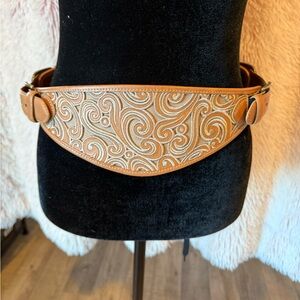LADIES ARIAT WIDE EMBROIDERED BELT M